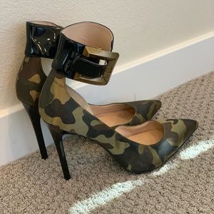 Guess camouflage heels